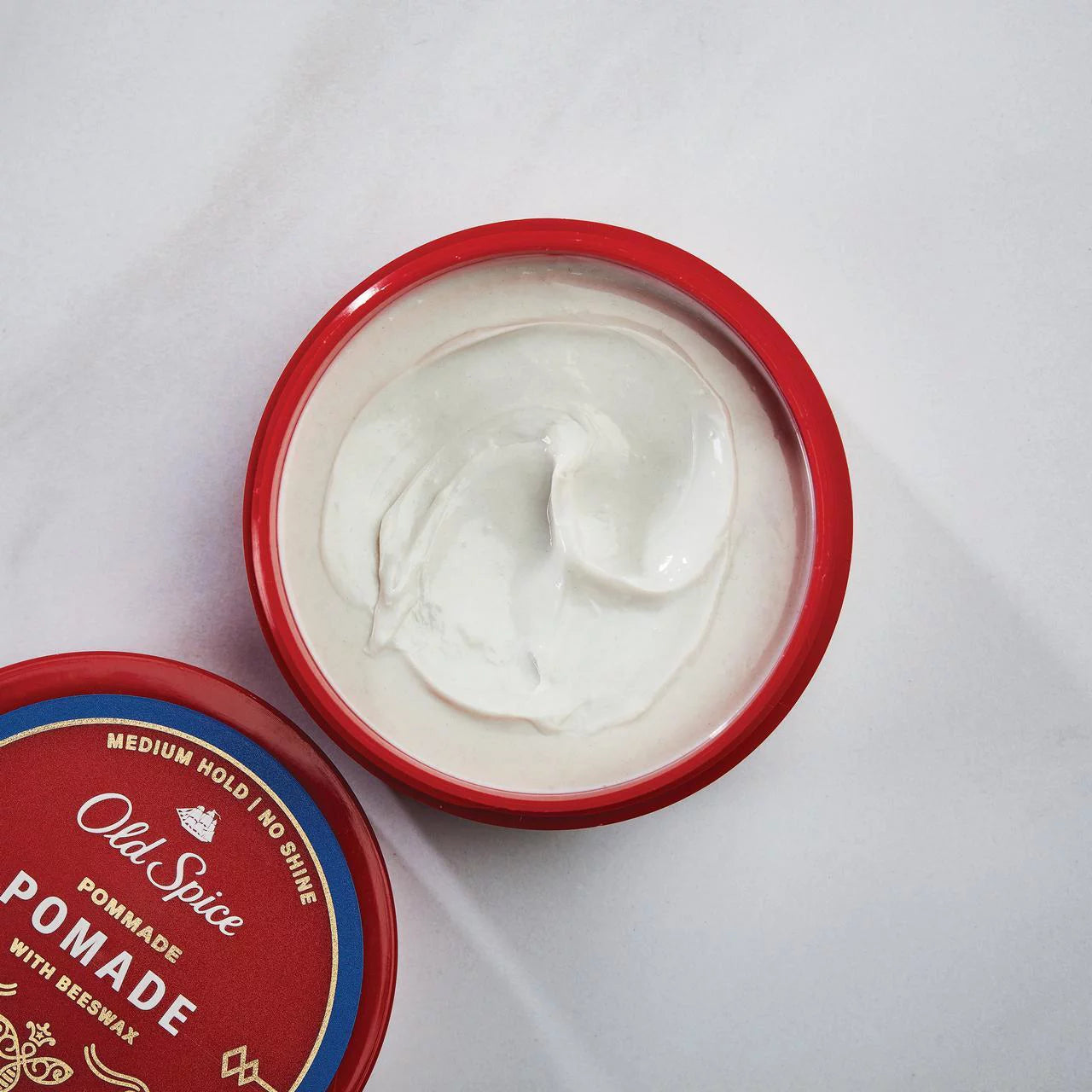 Pomada para peinar el cabello Old Spice, acabado mate, fijación media,63gr.