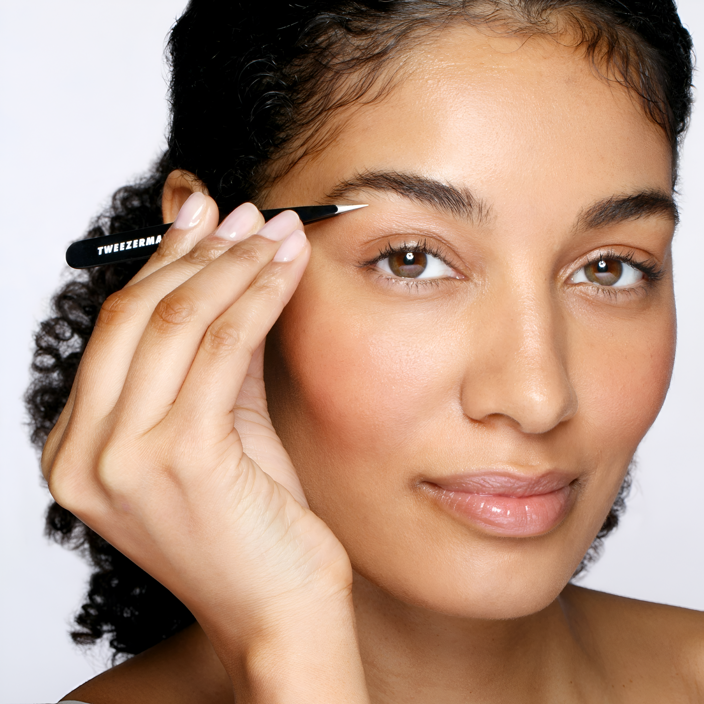 Pinza de punta color negro - Tweezerman