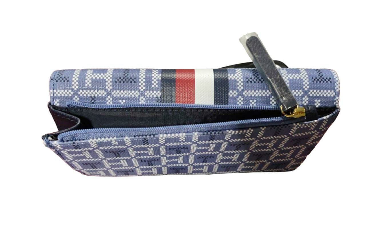 Billetera Tommy Hilfiger para mujer, modelo relieve