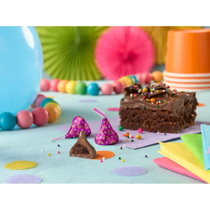 Hershey's Kisses Brownie Arcoíris, Paquete de chocolates con sabor a brownie y chispas de colores- 255g