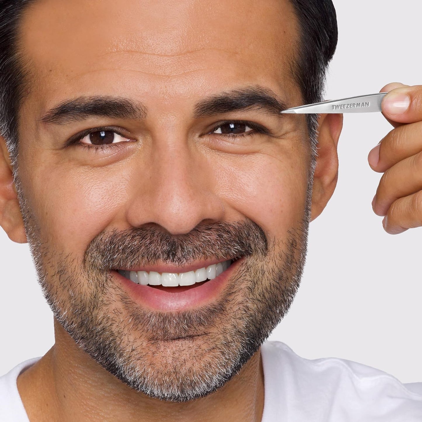 Tweezerman Juego de pinzas pequeñas con estuche de viaje, pinzas de punta e inclinación, (caja negra)