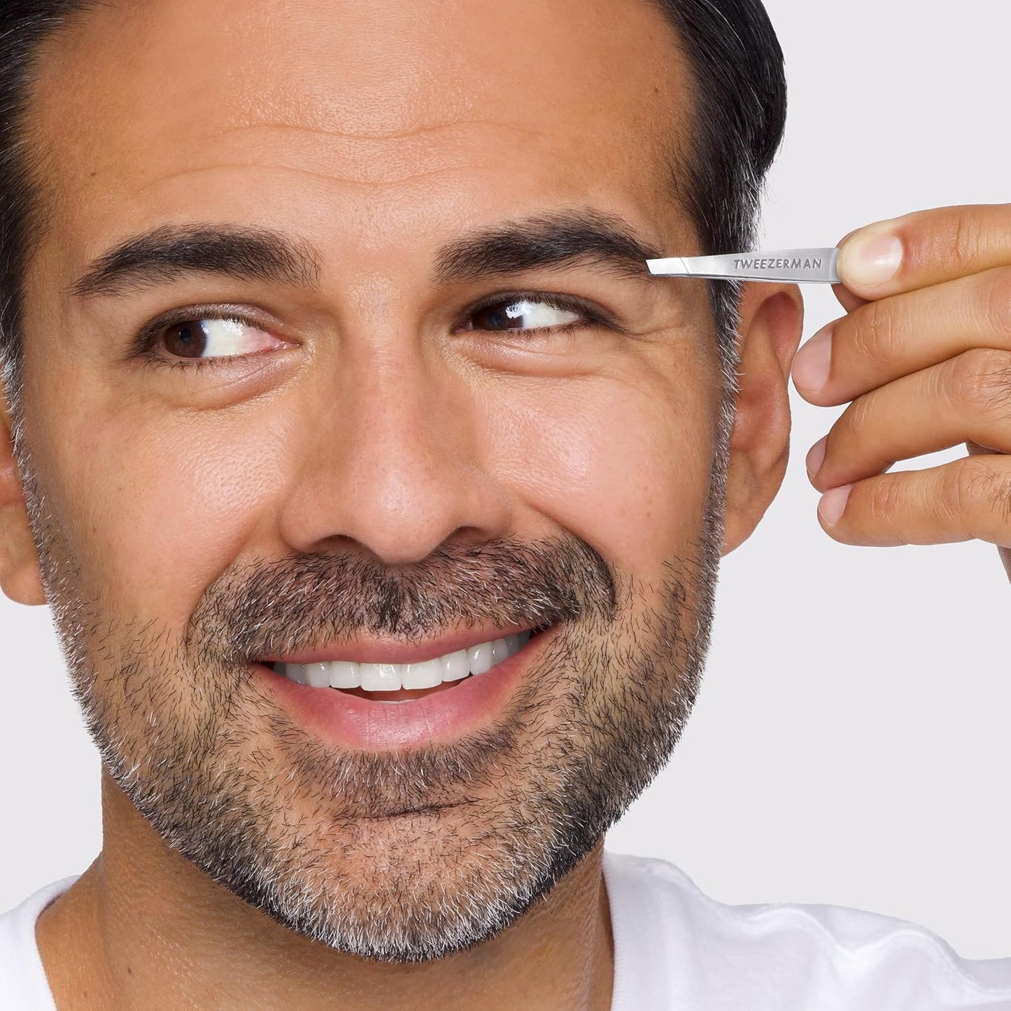 Tweezerman Juego de pinzas pequeñas con estuche de viaje, pinzas de punta e inclinación, (caja negra)