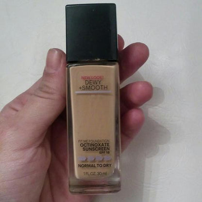 FIT ME DEWY + SMOOTH DE MAYBELLINE