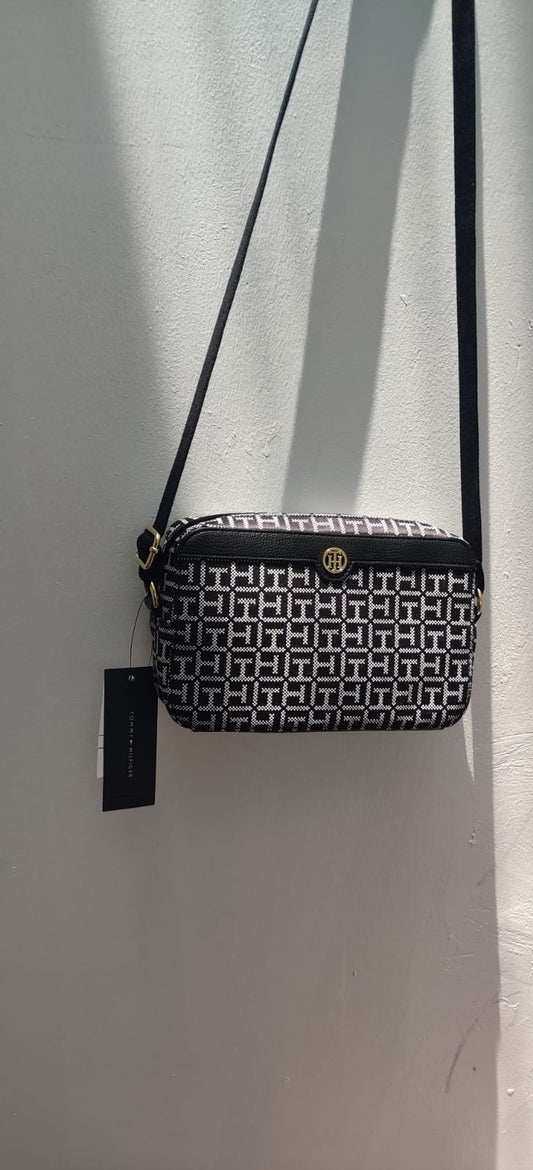 Tommy Hilfiger Yvette II - Bolso cruzado con monograma cuadrado jacquard