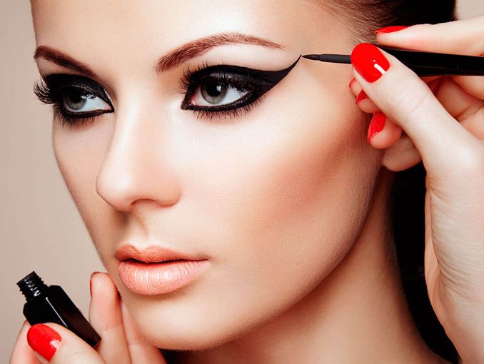 Delineador en gel Lasting Drama de Maybelline